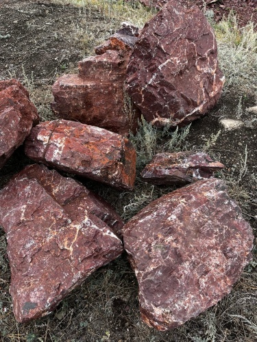 Ландшафтные глыбы красно-фиолетовые 200-1000 килограмм купить в Люберцах