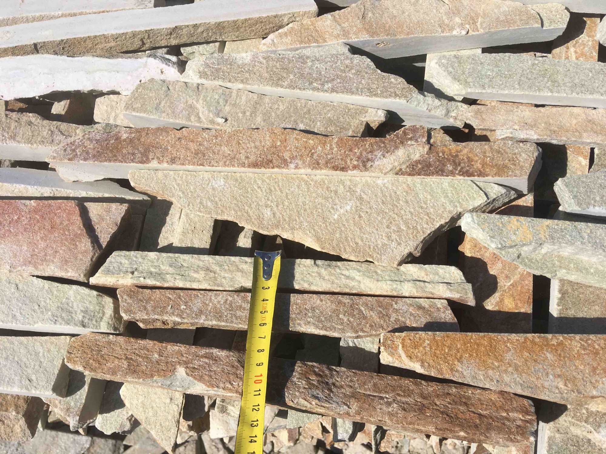 Горбушка златолит золотистый для облицовки купить в Люберцах