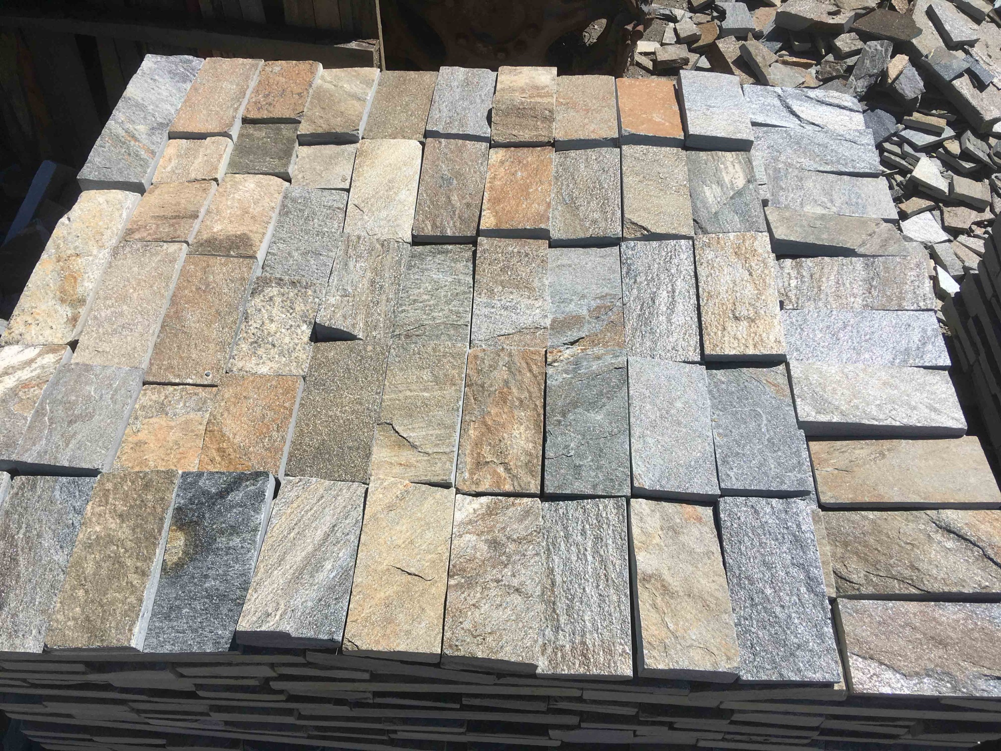 Плитка пилёная златолит Уральский для фасада купить в Люберцах