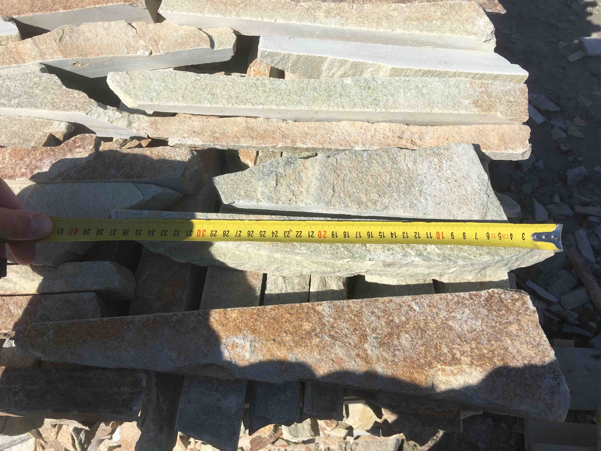 Горбушка златолит золотистый для облицовки купить в Люберцах