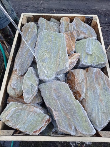 Златолит жёлтый, жёлто-зелёный глыбки и валуны для ланшафтного дизайна купить в Люберцах