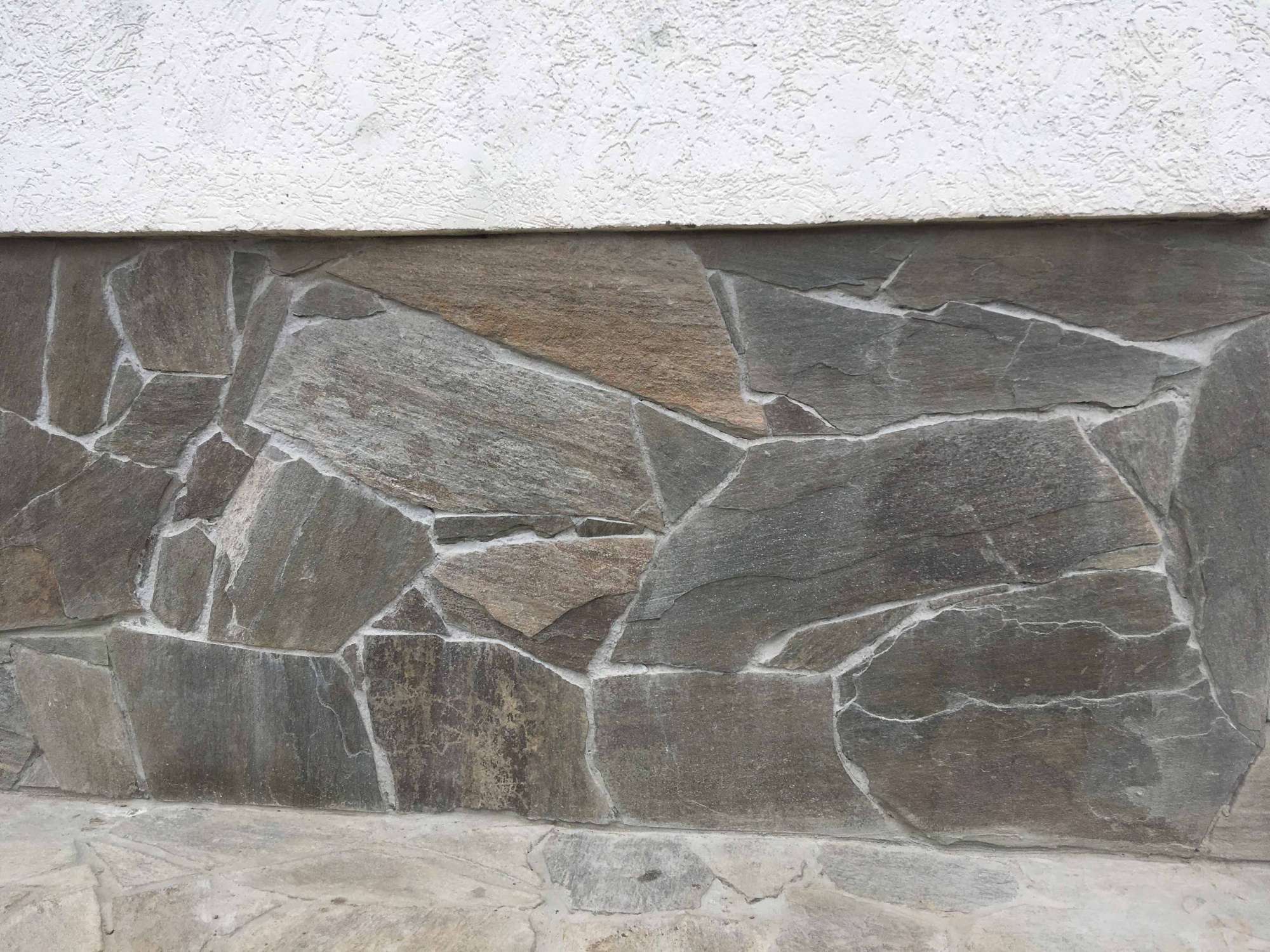 Плитняк златолит Уральский для цоколя, отмостки купить в Люберцах