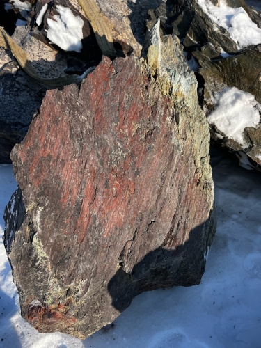 Ландшафтные глыбы красно-фиолетовые 200-1000 килограмм купить в Люберцах