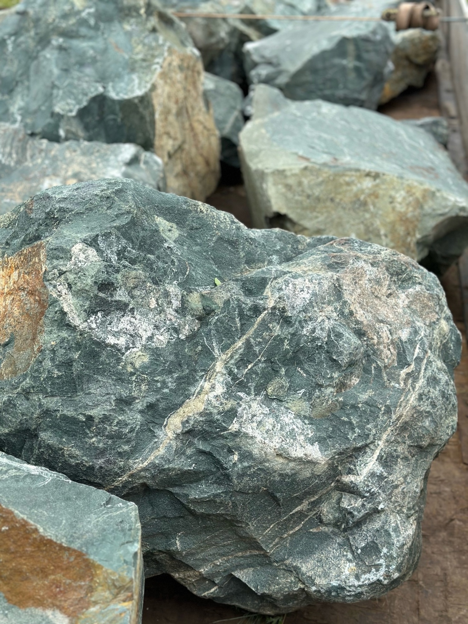 Камни для ландшафтного дизайна зелёные 10-60 килограмм купить в Люберцах