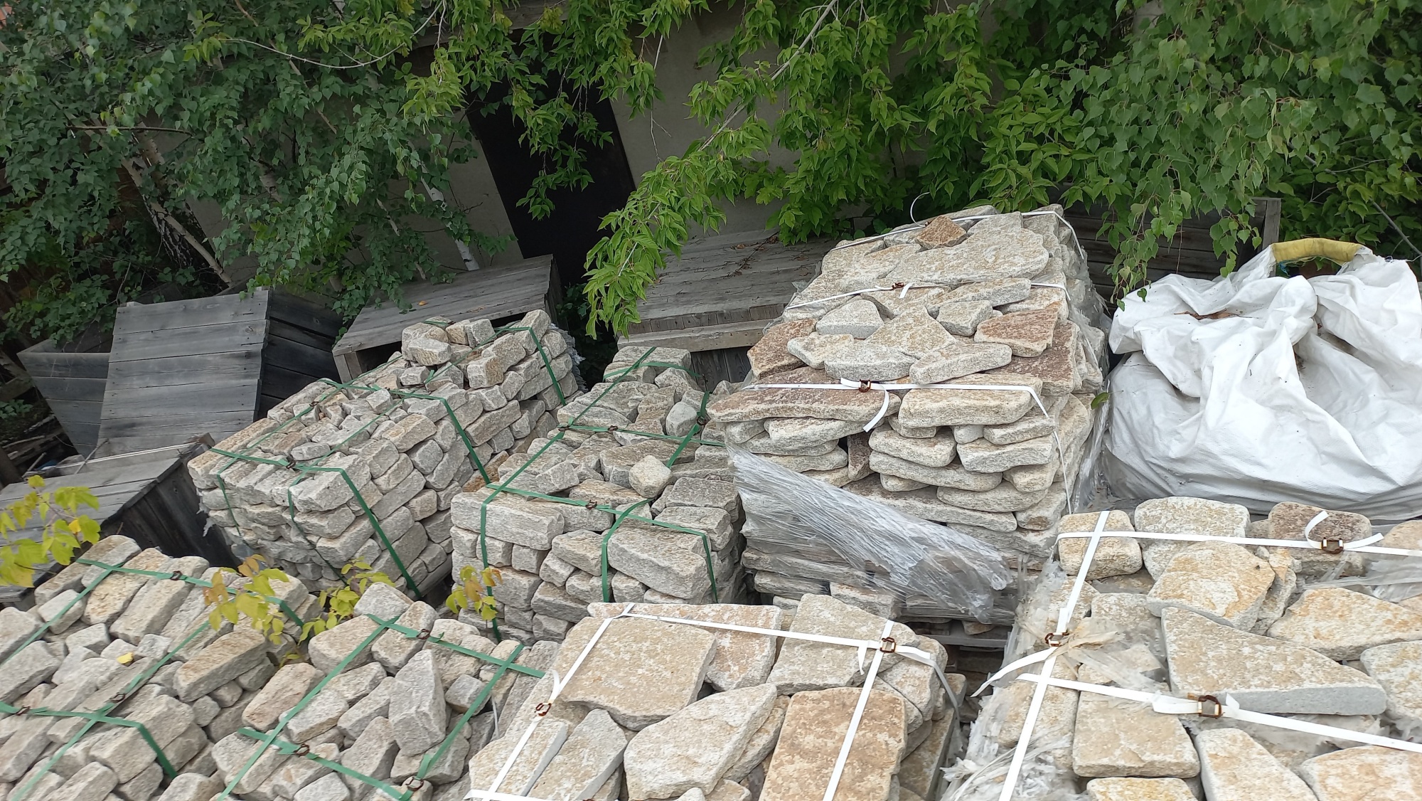 Плитняк гранитный галтованный купить в Люберцах