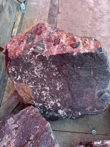 Камни для ландшафтного дизайна красно-фиолетовые 10-60 килограмм купить в Люберцах