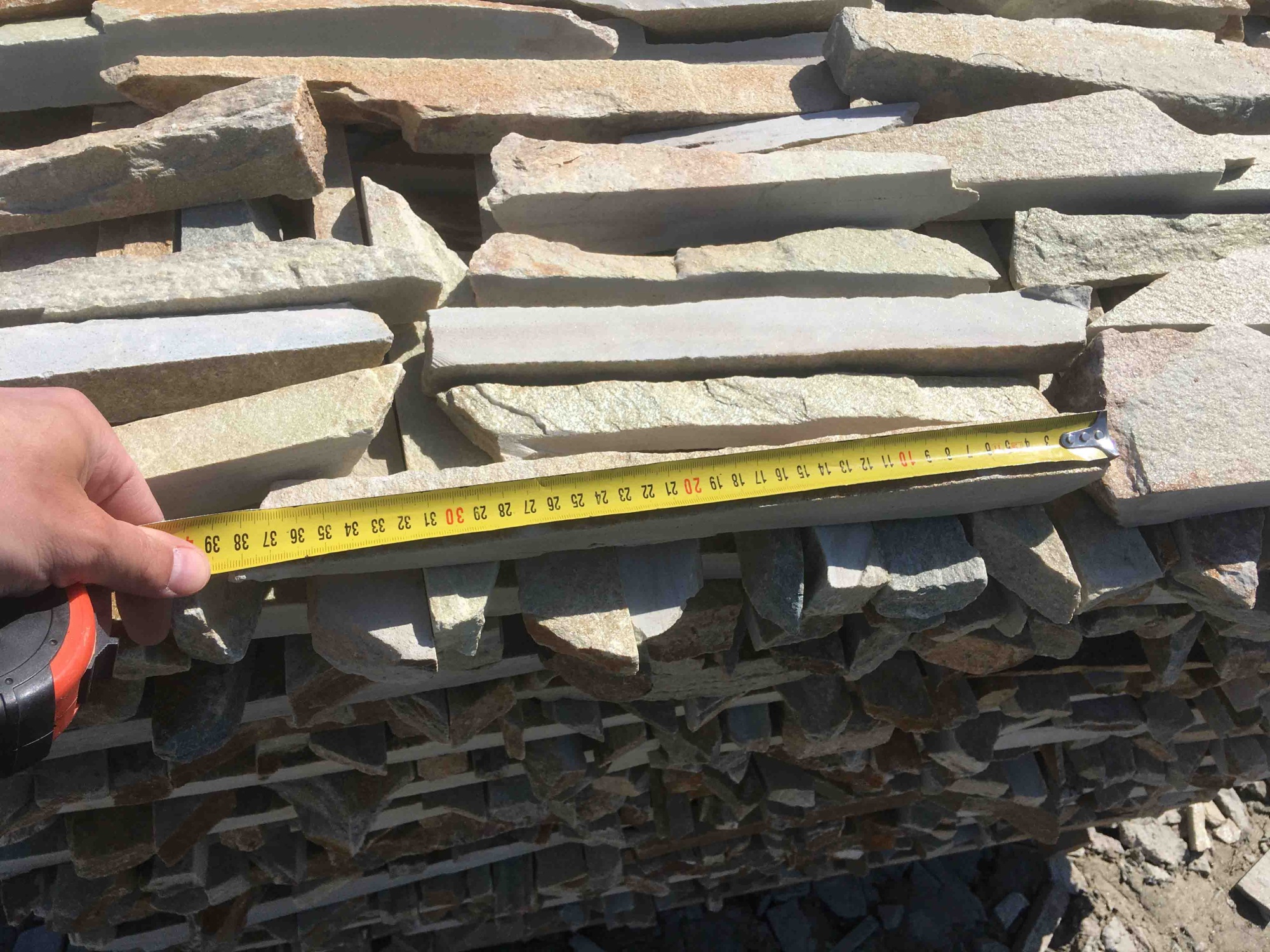 Горбушка златолит золотистый для облицовки купить в Люберцах