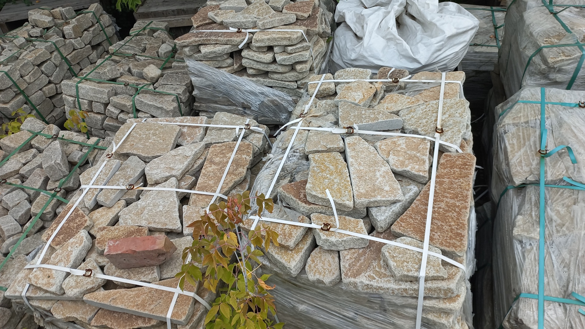 Плитняк гранитный галтованный купить в Люберцах