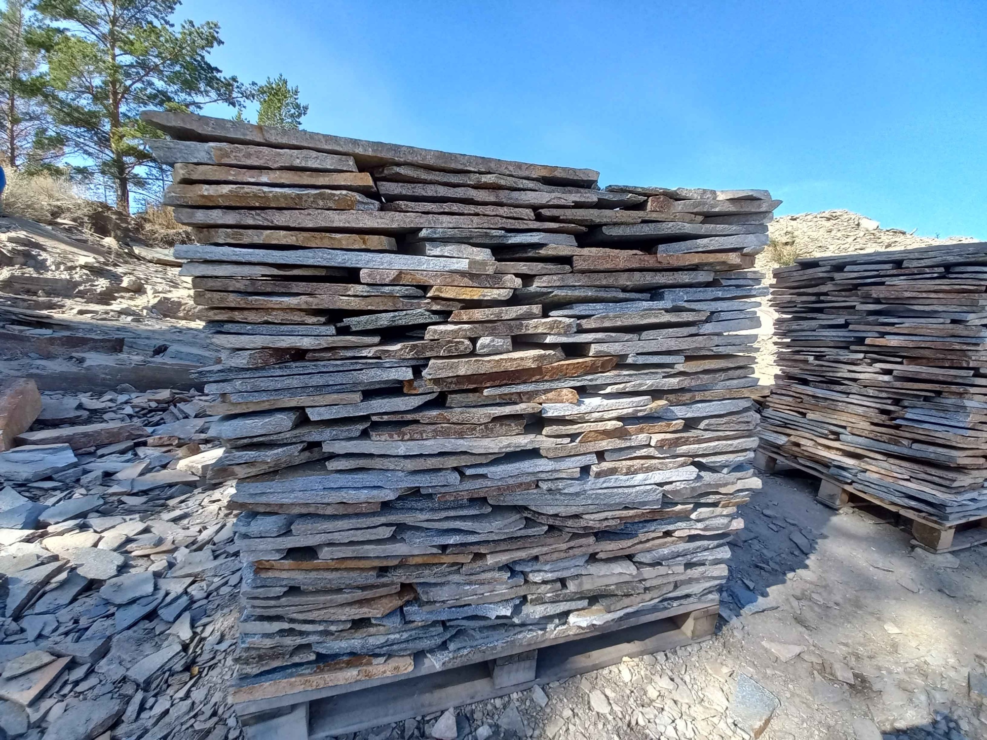 Плитняк златолит серебристый для фасада купить в Люберцах