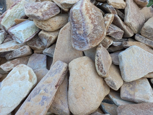 Златолит жёлтый, жёлто-зелёный глыбки и валуны для ланшафтного дизайна купить в Люберцах