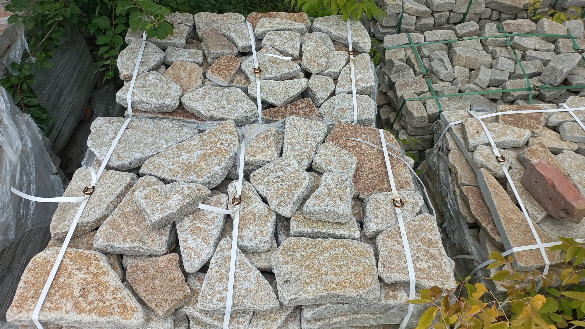 Гранитный плитняк галтованный для мощения купить в Люберцах