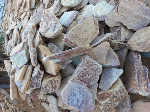 Златолит жёлтый, жёлто-зелёный глыбки и валуны для ланшафтного дизайна купить в Люберцах