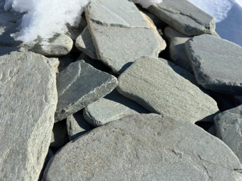 Плитняк златолит зелёный галтованный для цоколя купить в Люберцах