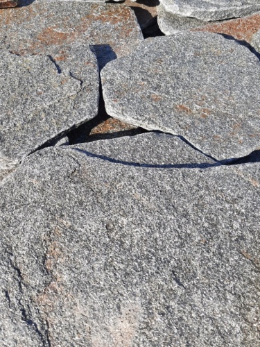 Златолит серебристый галтованный для лестниц купить в Люберцах